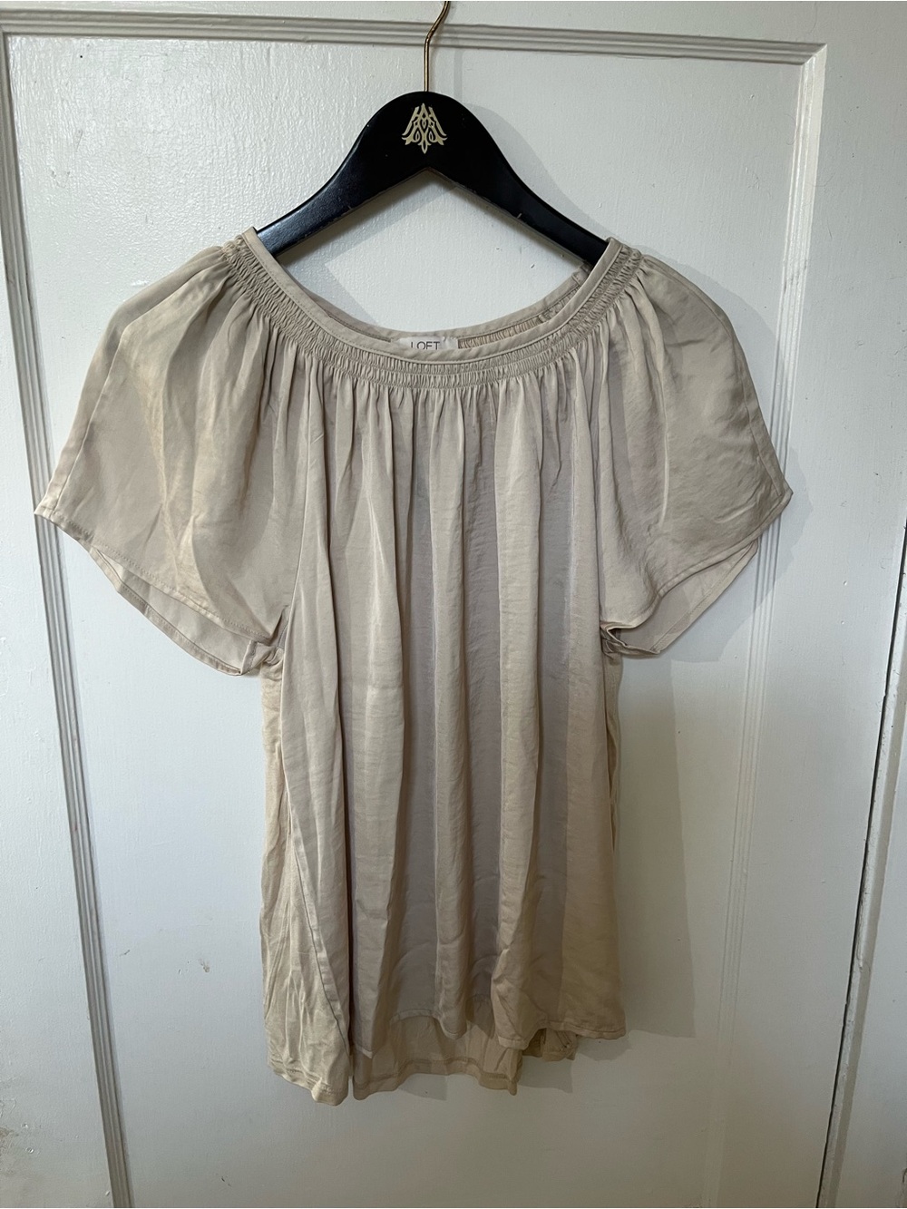 NEW LOFT Beige Satin Smocked Flutter Sleeve Blouse Top Size Large Petite